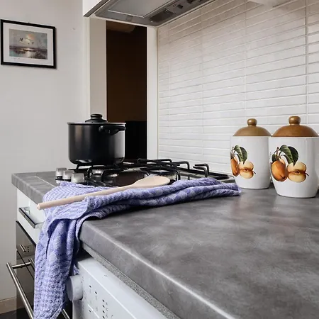 Διαμέρισμα Just Urban - Elegant 1-br Flat In Solari Area - 2 Min Metro M4